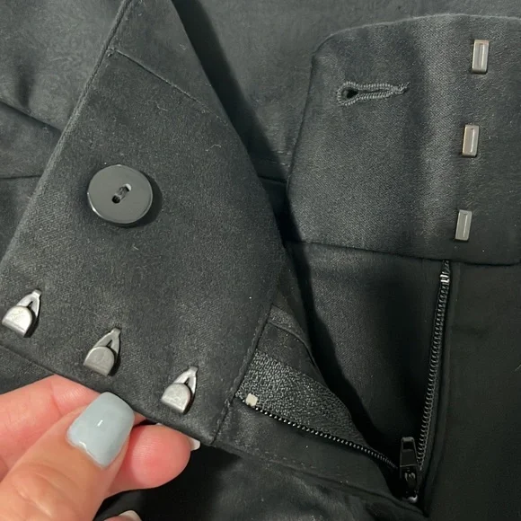 Express dress shorts. Black. Size 6. Brand new. - Picture 3 of 4